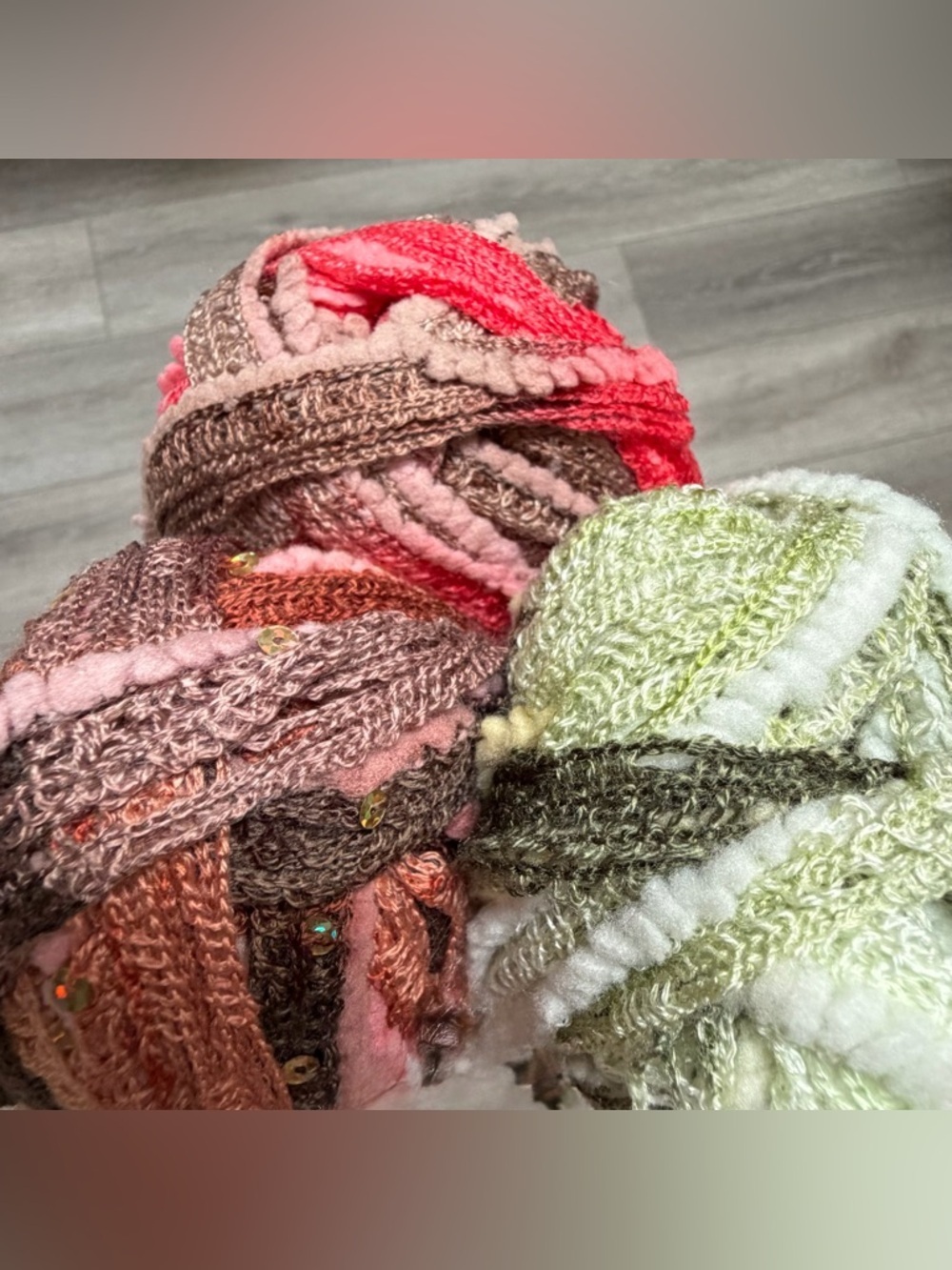 Patons Pirouette Yarn Lot 3 Ruffle Scarf Yarn Sequin Makes 3 Scarves - Picture 4 of 7
